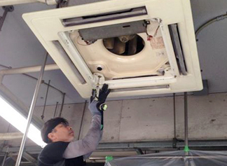 エアコン取り外し作業