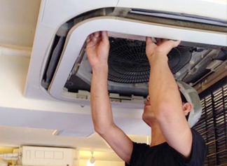 エアコン取り付け作業