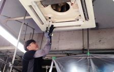 エアコンの利きが悪い気がする。